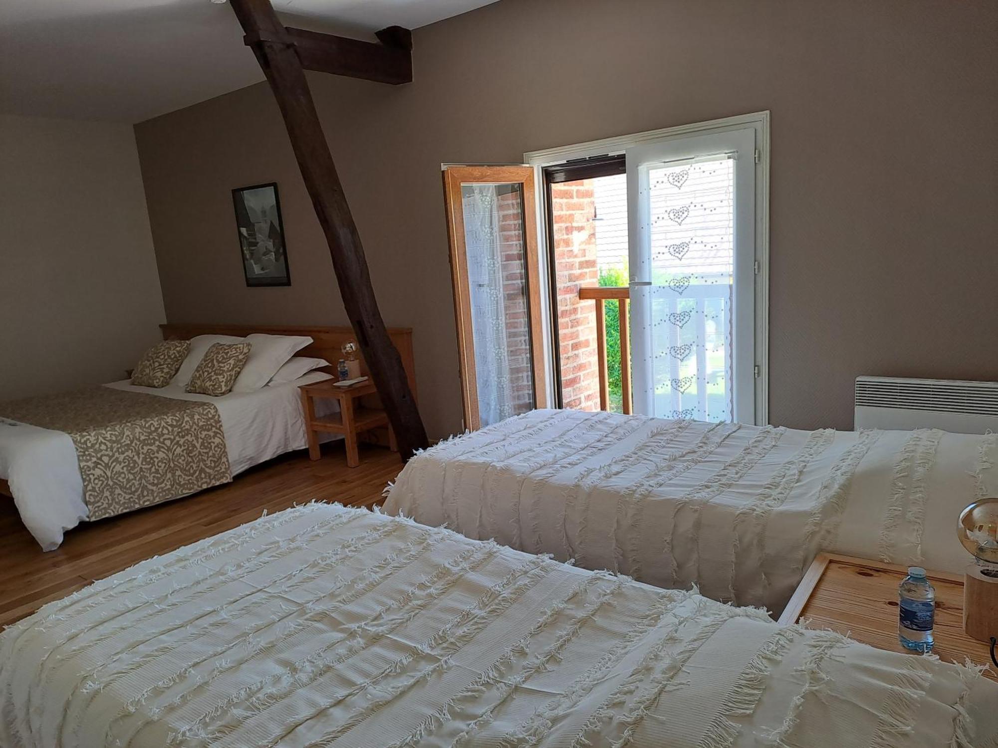 Chambres d'hôtes Le Clos Poli Montigny-les-Monts Quarto foto