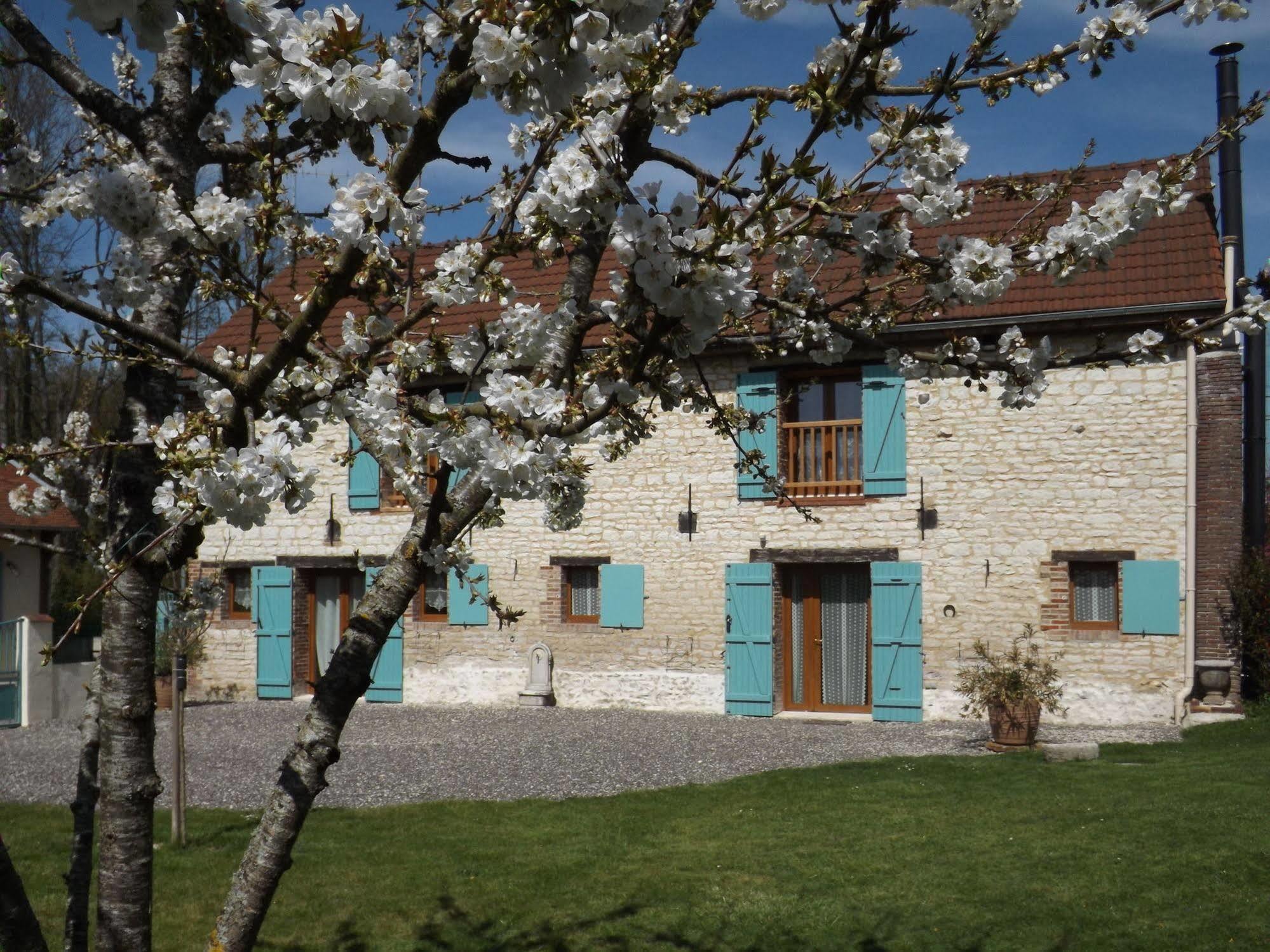 Chambres d'hôtes Le Clos Poli Montigny-les-Monts Exterior foto
